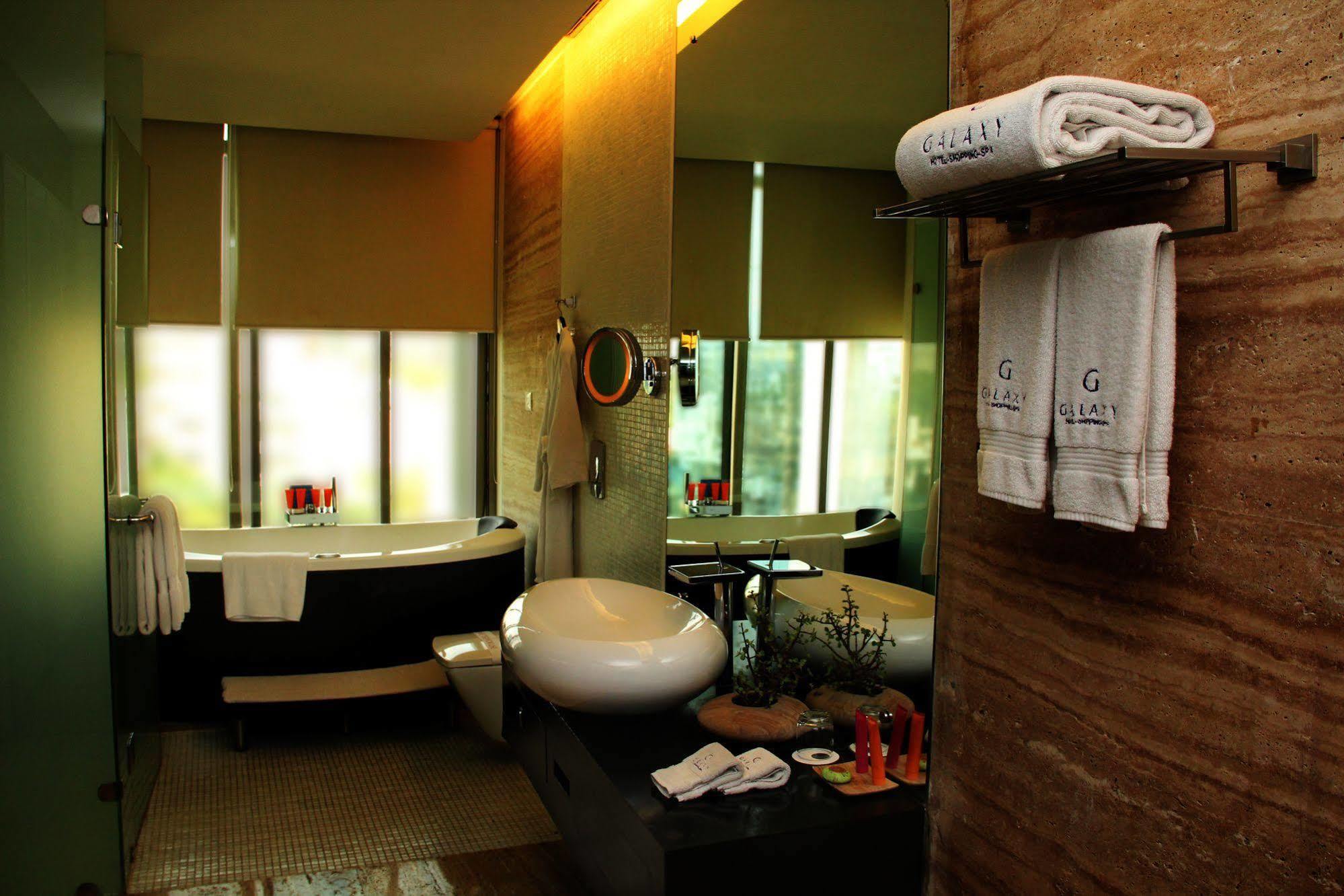 Galaxy Hotel & Spa Gurgaon Extérieur photo