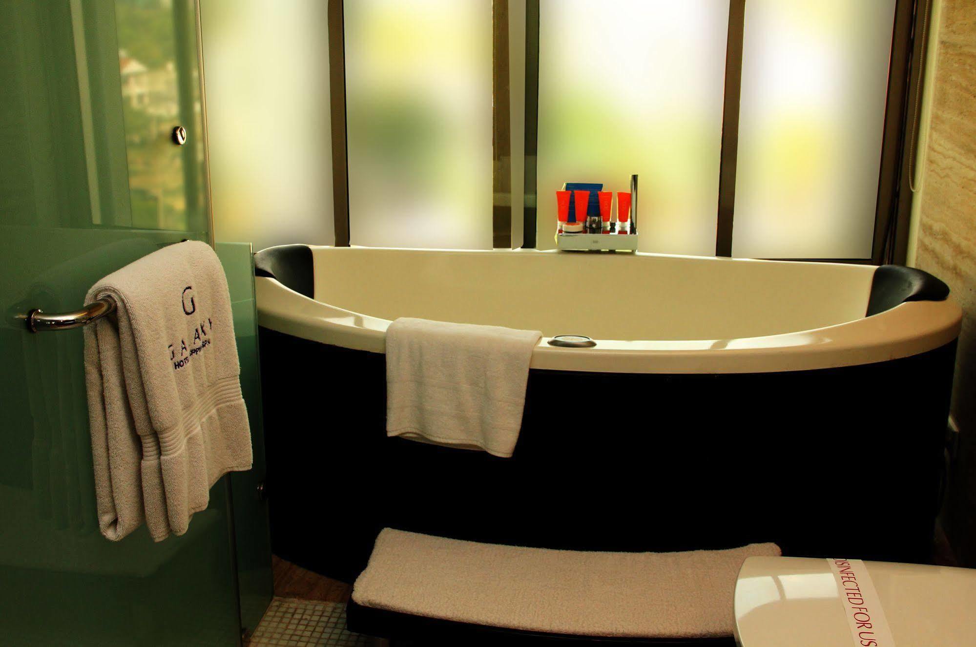 Galaxy Hotel & Spa Gurgaon Extérieur photo