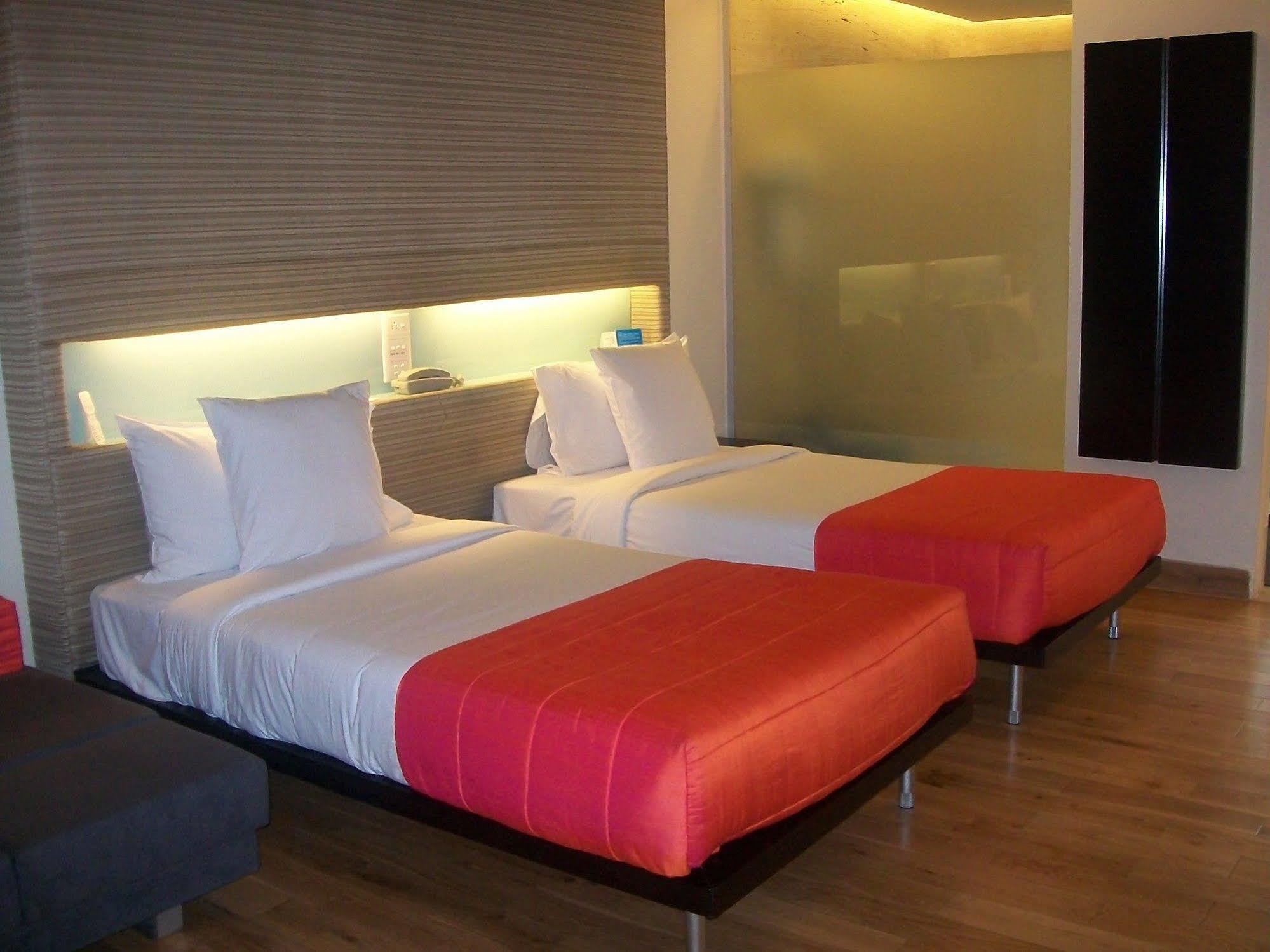 Galaxy Hotel & Spa Gurgaon Extérieur photo